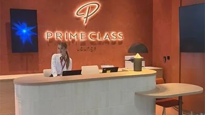 Момиче на рецепция