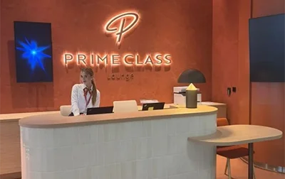 Момиче на рецепция